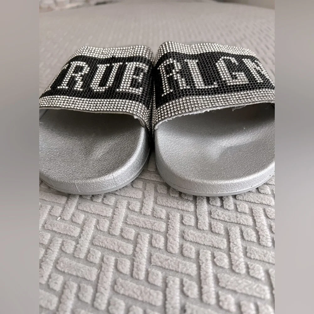 True Religion Slides - Picture 5 of 10